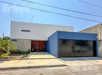 Casa · 350m² · 3 Recámaras · 2 Estacionamientos · Hermosa Casa de $5.8 Mill en Venta en Campeche