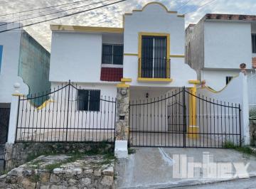 Casa · 4 Recámaras · 1 Estacionamiento · Casa Residencial en Renta en Fraccionamiento Colinas del Sur, Campeche