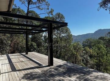 Casa en condominio de 4 habitaciones, Valle de Bravo · Casa en Venta en Avandaro
