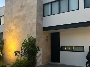 Casa en condominio · 122m² · 2 Recámaras · 2 Estacionamientos · Se Renta Casa, en Altabrisa, Mérida Yucatán
