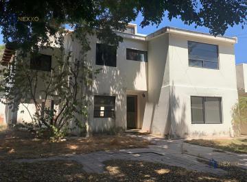 Casa · 440m² · 3 Recámaras · 2 Estacionamientos · Casa en Venta en Querétaro ¡Quintas del Marques! Minutos del Centro de Querétaro