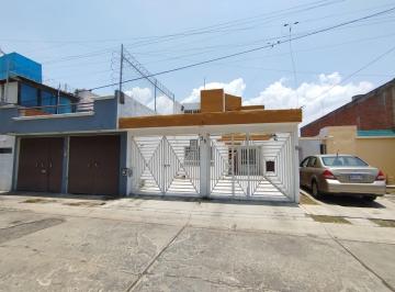 Casa · 152m² · 4 Recámaras · 3 Estacionamientos · En Privado Casa de 4 Recamaras, Cerca Av Periodismo y Tianguis de Coches, Cerca Cu