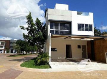 Casa · 235m² · 3 Recámaras · 3 Estacionamientos · Casa en Venta en Arbolada
