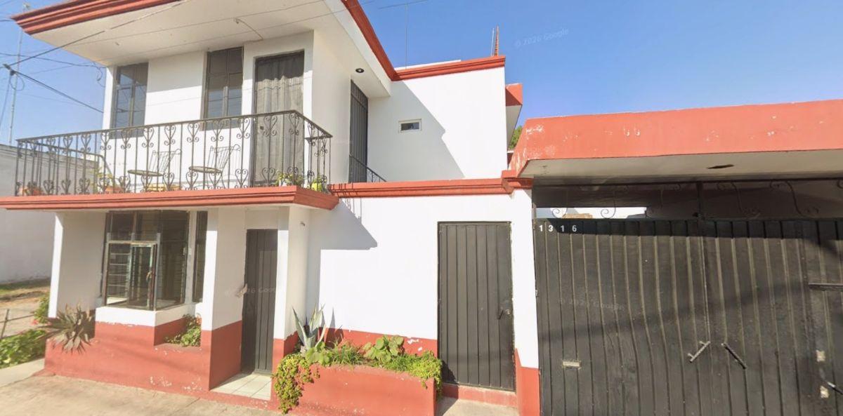 Casa de 282 m&sup2; con 5 Recámaras en Venta en La Santísima, Cholula, Puebla