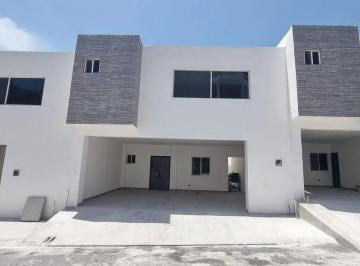 1 · Casa en Venta en Cumbres del Valle, Santa María, Monterrey