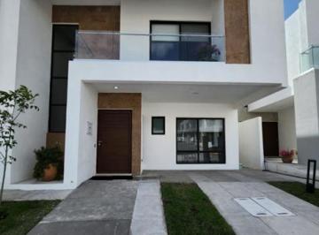 Casa · 207m² · 3 Recámaras · 2 Estacionamientos · Casa en Venta Nuevo Refugio, Doble Altura, Jardin, Seguridad 24/7