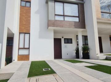 Casa · 118m² · 3 Recámaras · 2 Estacionamientos · Casa en Venta Zibata, Estancia Pb, Amplios Espacios, Oportunidad