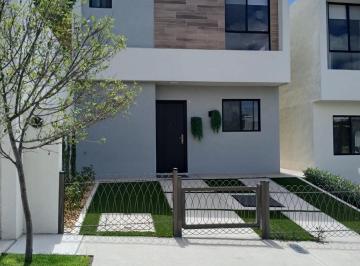 Casa · 92m² · 2 Recámaras · 2 Estacionamientos · Casa en Venta Zakia, Amplio Jardín, Preparacion A/a