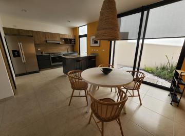 Casa · 132m² · 3 Recámaras · 2 Estacionamientos · Casa en Venta Cimatario, Estudio, Amplios Espacios