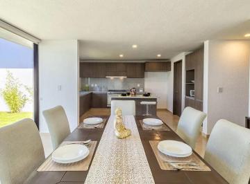 Casa · 180m² · 3 Recámaras · 2 Estacionamientos · Casa en Venta Nuevo Refugio, Sala de Tv, Roof Garden con Asador