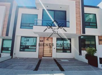 Casa · 238m² · 3 Recámaras · 2 Estacionamientos · Casa en Venta Nuevo Refugio, Estudio, Sala de Tv, Tapanco