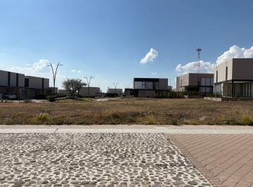 Terreno / Lote · 300m² · Terreno en Venta en Lomas del Campanario Norte, 300 m²