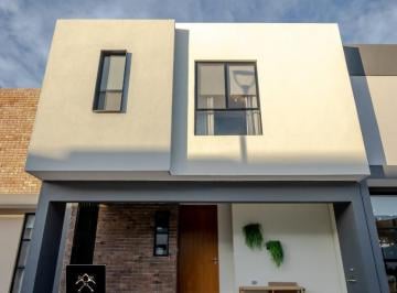 Casa · 169m² · 3 Recámaras · 2 Estacionamientos · Casa en Venta Zibata, Sala de Tv, 3 Recámaras