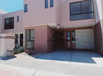 Casa · 171m² · 4 Recámaras · 2 Estacionamientos · Casa en Venta Lomas del Marques, Recámara en P/b, Sala de Tv