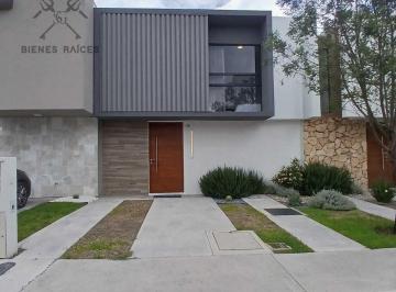 Casa · 119m² · 3 Recámaras · 2 Estacionamientos · Casa en Venta Zibata, Area de Lavado Interior, 3 Recámaras
