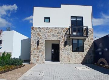 Casa · 141m² · 3 Recámaras · 2 Estacionamientos · Casa en Venta Zaru, Detalles Que Hacen La Diferencia