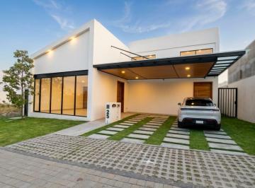Casa · 378m² · 4 Recámaras · 3 Estacionamientos · Casa en Renta y Venta La Espiga, 4 Recámaras, Terraza en Planta Alta