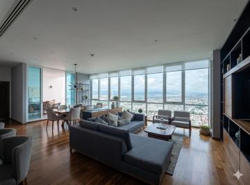 Departamento · 213m² · 3 Recámaras · 3 Estacionamientos · Pent House Amueblado en Renta Juriquilla