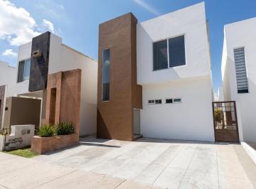 Casa · 162m² · 3 Recámaras · 2 Estacionamientos · Casa en Renta Juriquilla. Amplio Patío, 3 Recámaras