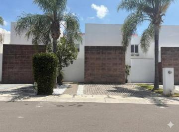 Casa · 144m² · 3 Recámaras · 2 Estacionamientos · Casa en Renta Juriquilla, Recámara en P/b, Sala de Tv