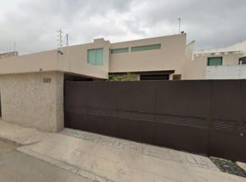 Casa de 5 habitaciones, Mérida · Casa de 563 m² con 5 Recámaras en Venta en Altabrisa, Mer, Yuc