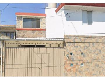 Casa de 3 habitaciones, Puebla · Venta de Casa en Puebla Col Bosques de Manzanilla