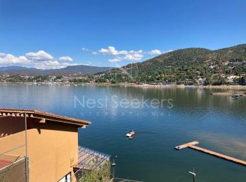 Casa de 4 habitaciones, Valle de Bravo · Casa en Renta con Acceso y Vista Al Lago.