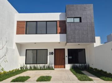 Casa · 168m² · 3 Recámaras · 2 Estacionamientos · Casa en Venta con Recamara en Planta Baja