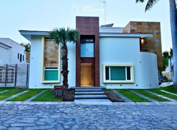 Casa de 4 habitaciones, Zapopan · Casa en Venta - Valle Real, Zapopan.