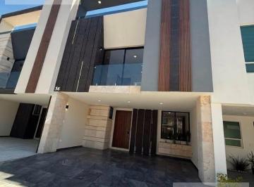 Casa · 290m² · 4 Recámaras · 2 Estacionamientos · Casa en Equipamiento Zona Cementos Atoyac