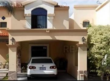 Casa en Venta de 4 habitaciones Montecarlo · Casa en Venta en Privada Segura
