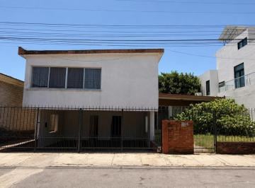 Casa · 424m² · 4 Recámaras · Casa en Altavista