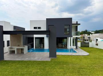 Casa · 418m² · 4 Recámaras · 2 Estacionamientos · Casa en Venta en Zona Residencial Lomas de Cocoyoc Morelos