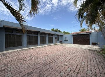 Casa · 238m² · 8 Estacionamientos · Casa Comercial en Venta