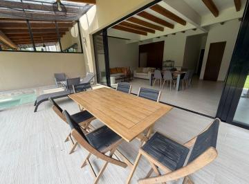Casa · 230m² · 3 Recámaras · 2 Estacionamientos · Casa en Venta y Renta, Avándaro.