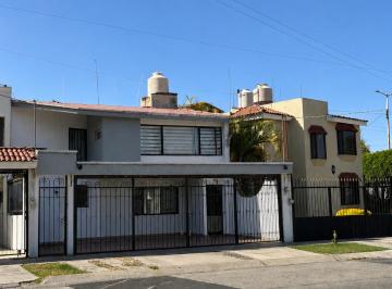Casa de 4 habitaciones, Zapopan · Casa en Venta en Paseos del Sol - Aracely Souza 5264