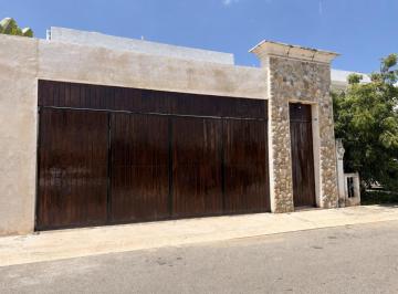 Casa · 280m² · 3 Recámaras · 2 Estacionamientos · Casa en Renta Norte de Mérida