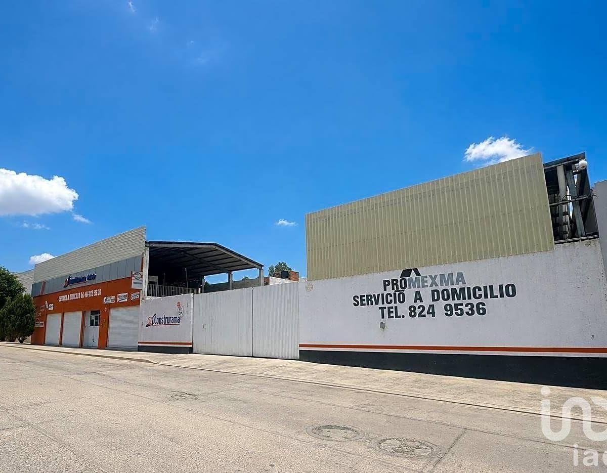 Warehouse with Commercial Units for Sale in the Western Zone of Las Haciendas Residential Development in San Luis Potosí
