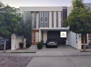 Casa de 3 habitaciones, León · Casa en Renta en Punta del Este con 3 Recamaras, 3 Baños y 2 Estacionamientos