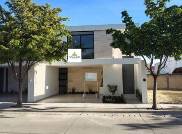 Casa de 3 habitaciones, León · Casa Nueva en Renta en Punta del Este con 3 Recamaras 3 Baños y 2 Estacionamientos