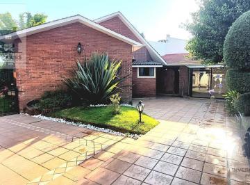 Casa · 450m² · 3 Recámaras · 2 Estacionamientos · Casa en Venta en El Fraccionamiento La Virgen en Metepec