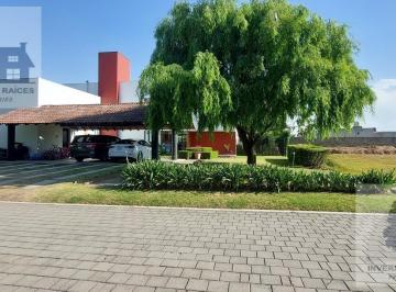Casa · 500m² · 3 Recámaras · 6 Estacionamientos · Vive con Estilo, Residencia en Venta a Unas Cuadras de Av Tecnológico en Metepec