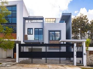 Casa de 4 habitaciones, Zapopan · Residencia en Venta en Bugambilias Segunda Sección