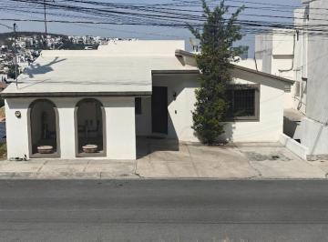 Casa · 226m² · 3 Recámaras · 3 Estacionamientos · Casa Frente a Parque en Venta de 3 Recámaras en Colinas de San Jerónimo