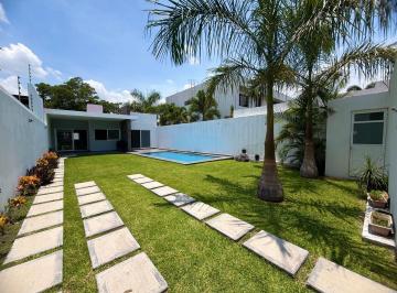 Casa · 180m² · 3 Recámaras · 2 Estacionamientos · Casa Residencial de un Nivel en Venta en Brisas de Cuernavaca