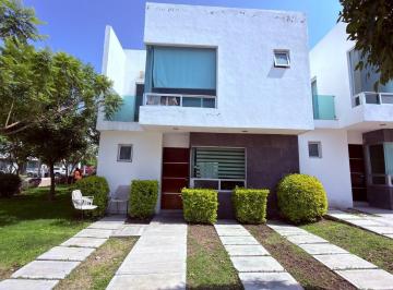 Casa · 110m² · 3 Recámaras · 2 Estacionamientos · Casa en Fraccionamiento El Mirador
