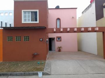 Casa · 3 Recámaras · 2 Estacionamientos · Casa - Fraccionamiento Villas Náutico