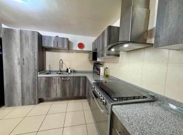 Casa de 3 habitaciones, Jesús María · Casa Tres Recamaras Oficina Dos Estacionamientos Dos Baños y Medio Terraza