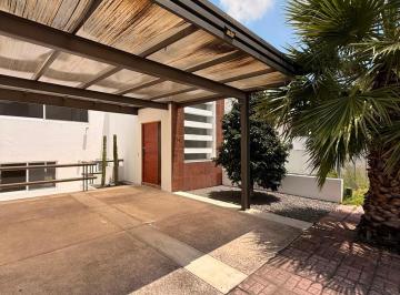 Casa en condominio de 2 habitaciones, Querétaro · Casa en Renta en Real de Juriquilla + Amplio Jardín + Terraza + 2 Recámaras con Baño y Vestidor