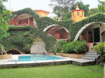 Casa de 6 habitaciones, Cuernavaca · Venta de Amplia Casa con Bungalow y Vigilancia en Fracc. Jardines de Tlaltenango, Norte